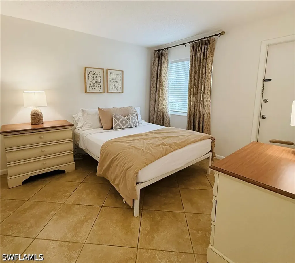 3250 10th Street N Naples FL 34103
