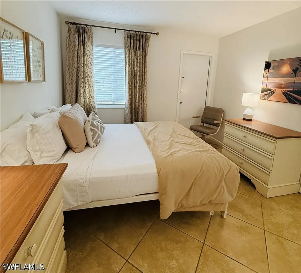 3250 10th Street N Naples FL 34103