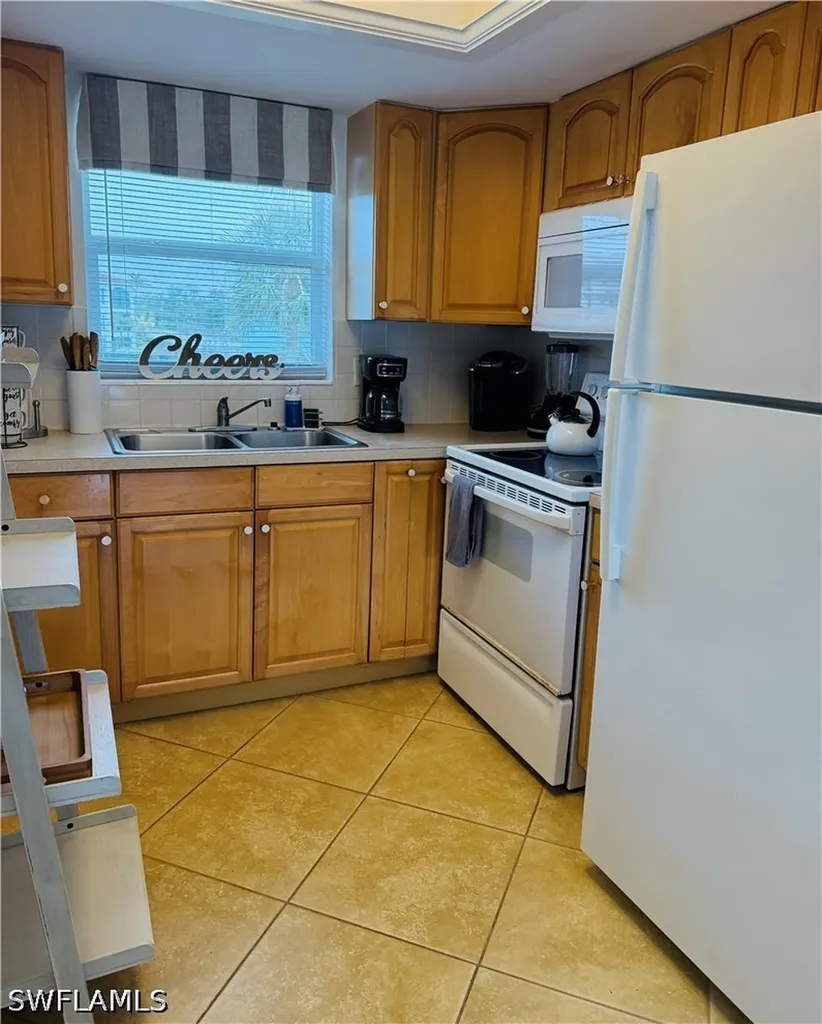 3250 10th Street N Naples FL 34103