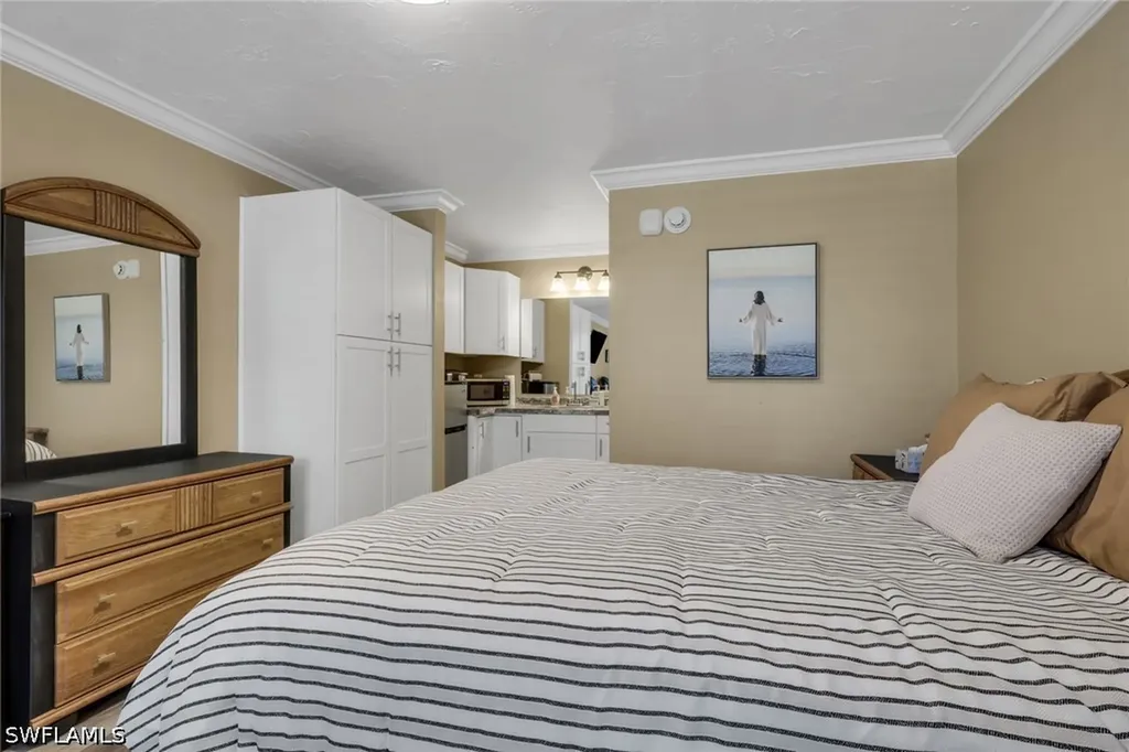 2555 Tamiami Trail N Naples FL 34103