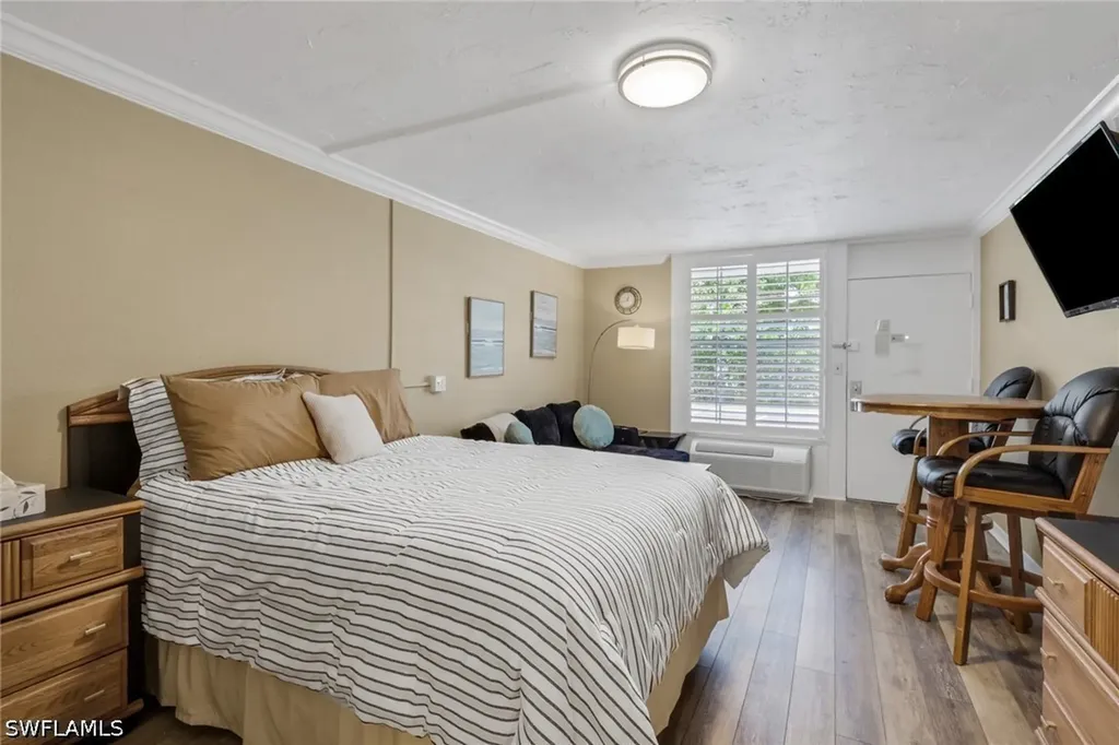 2555 Tamiami Trail N Naples FL 34103