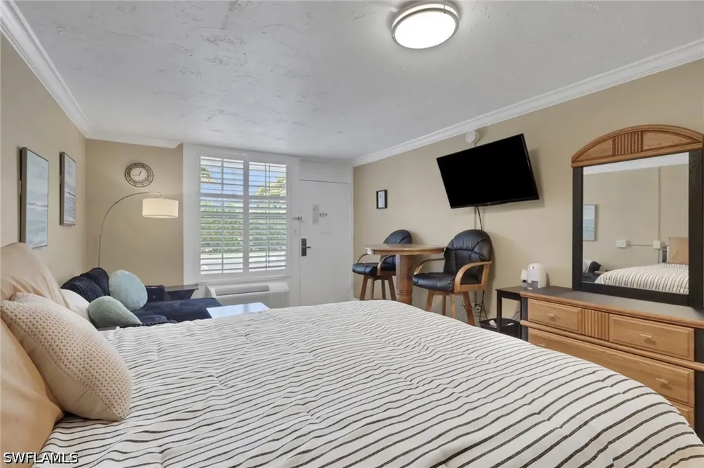 2555 Tamiami Trail N Naples FL 34103