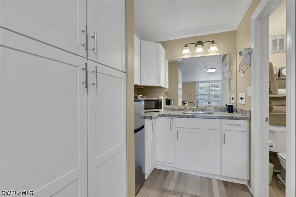 2555 Tamiami Trail N Naples FL 34103