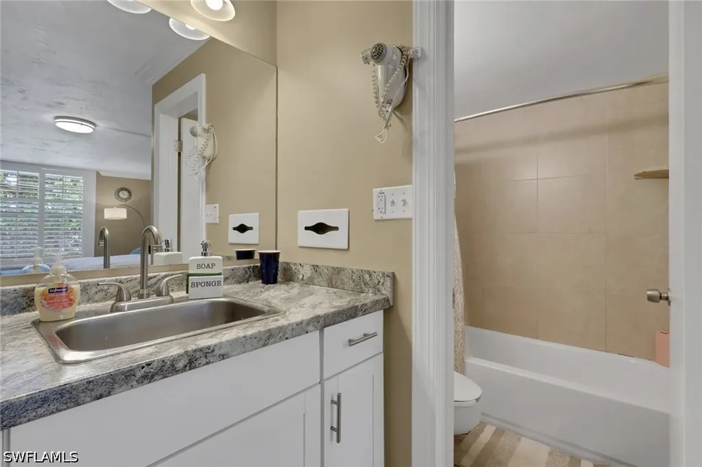 2555 Tamiami Trail N Naples FL 34103