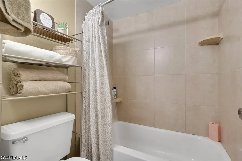 2555 Tamiami Trail N Naples FL 34103