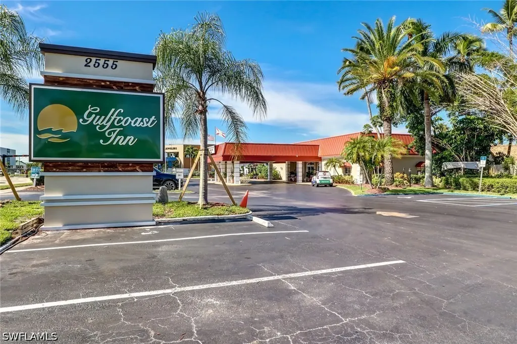 2555 Tamiami Trail N Naples FL 34103
