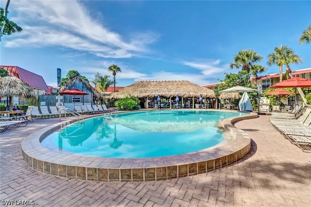 2555 Tamiami Trail N Naples FL 34103