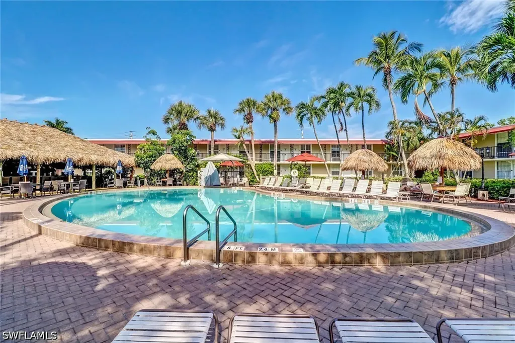 2555 Tamiami Trail N Naples FL 34103