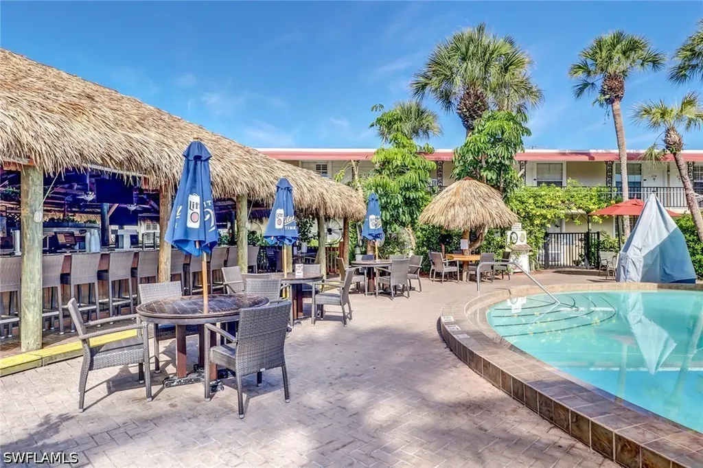 2555 Tamiami Trail N Naples FL 34103
