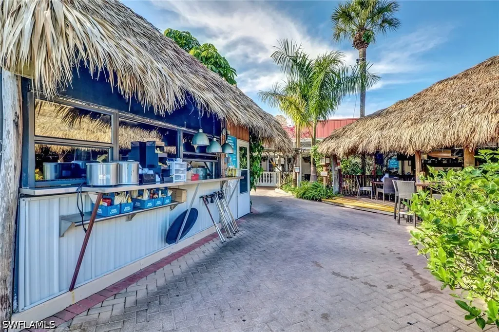 2555 Tamiami Trail N Naples FL 34103
