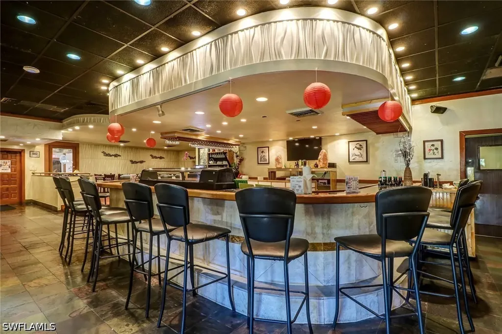 2555 Tamiami Trail N Naples FL 34103