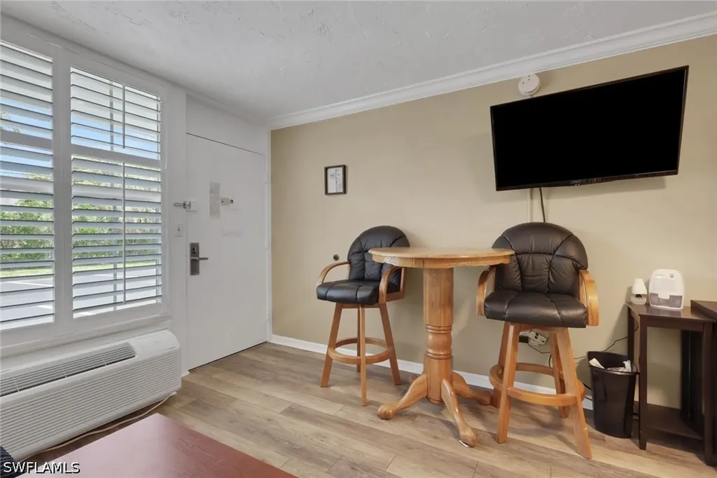 2555 Tamiami Trail N Naples FL 34103