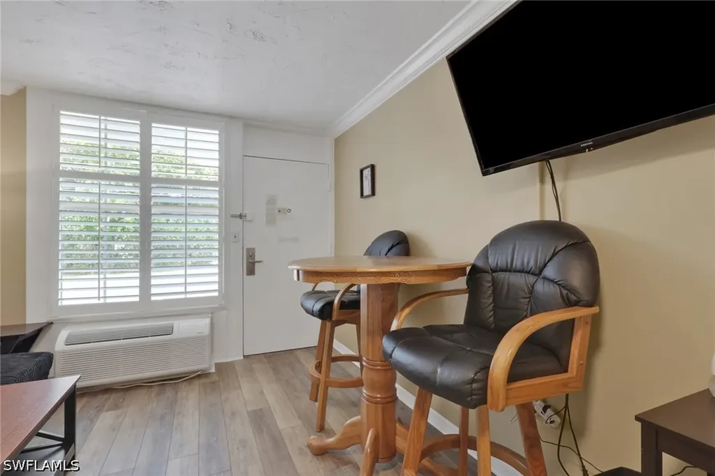 2555 Tamiami Trail N Naples FL 34103