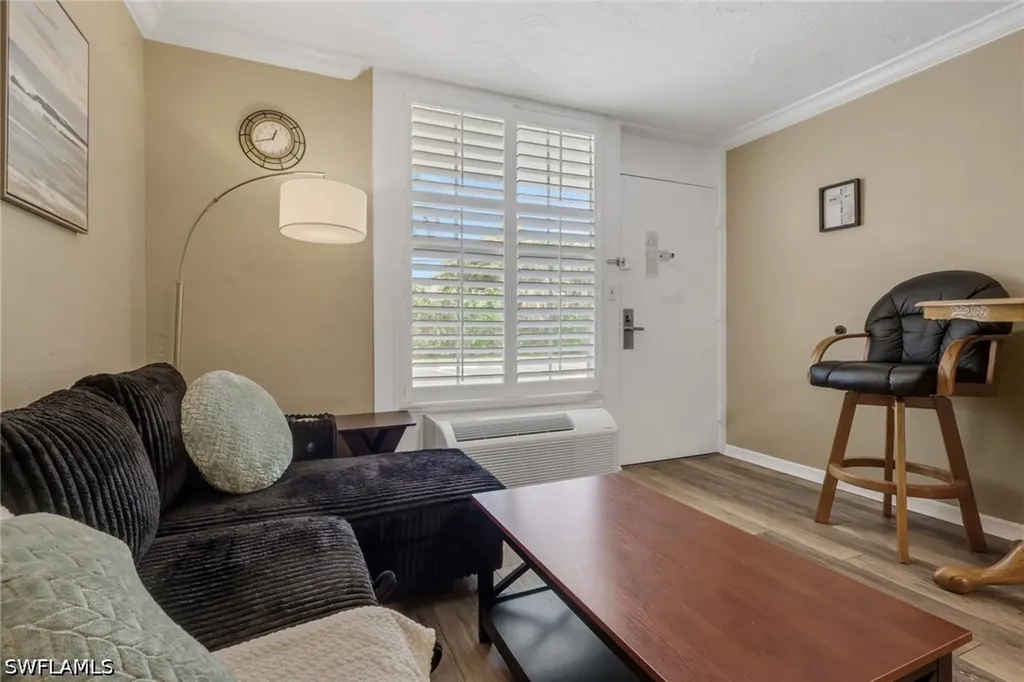 2555 Tamiami Trail N Naples FL 34103