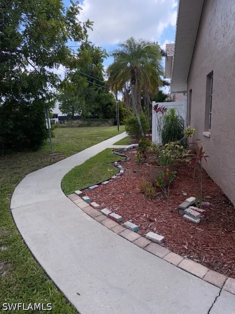 1103 SE 8th Terrace Cape Coral FL 33990