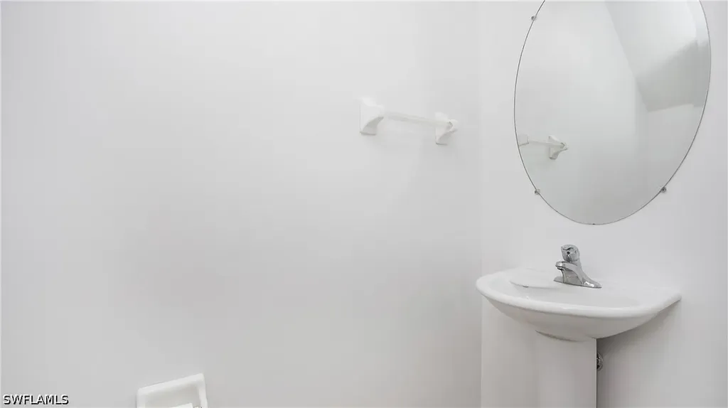 880 Hampton Circle Naples FL 34105