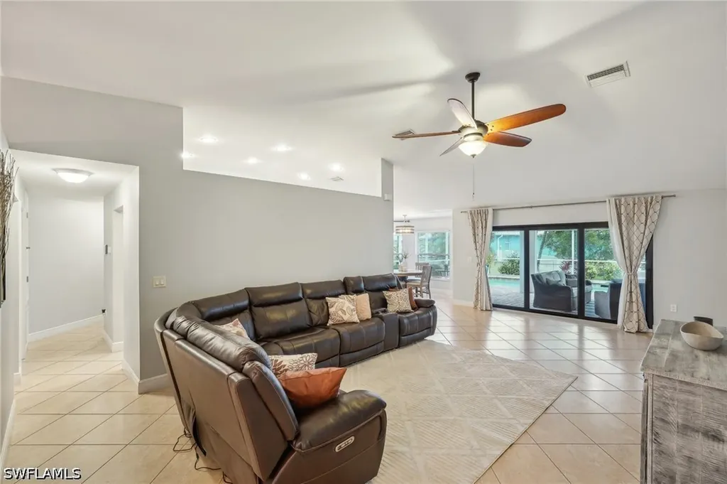 3717 Agualinda Boulevard Cape Coral FL 33914