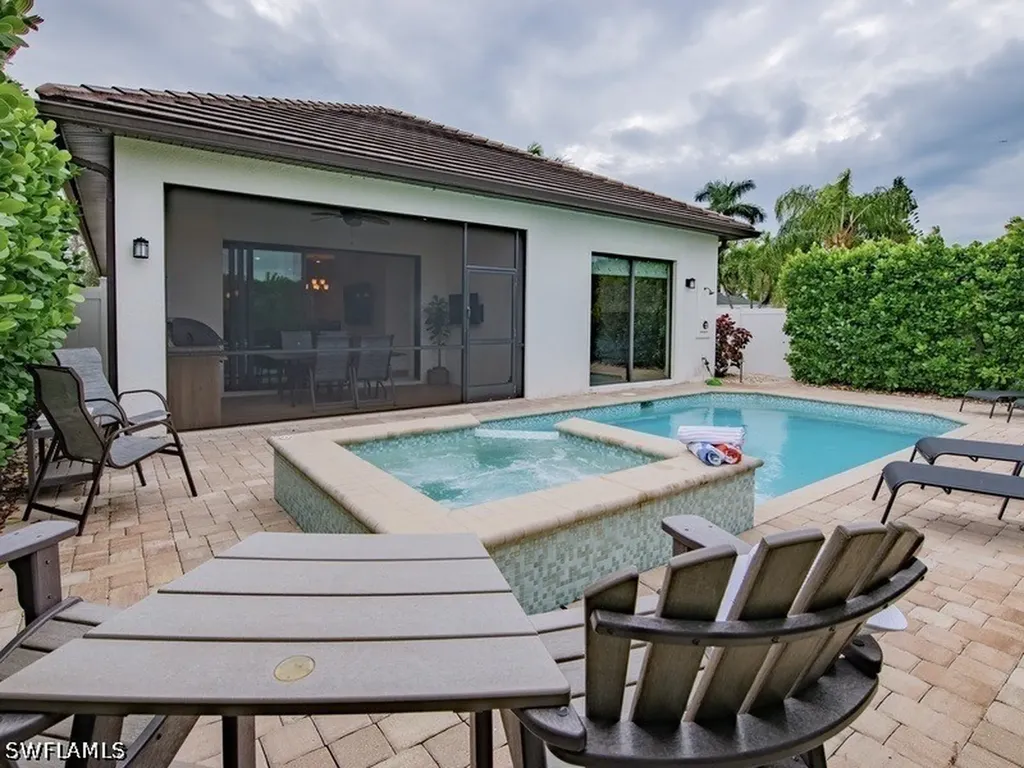 631 100th Avenue N Naples FL 34108