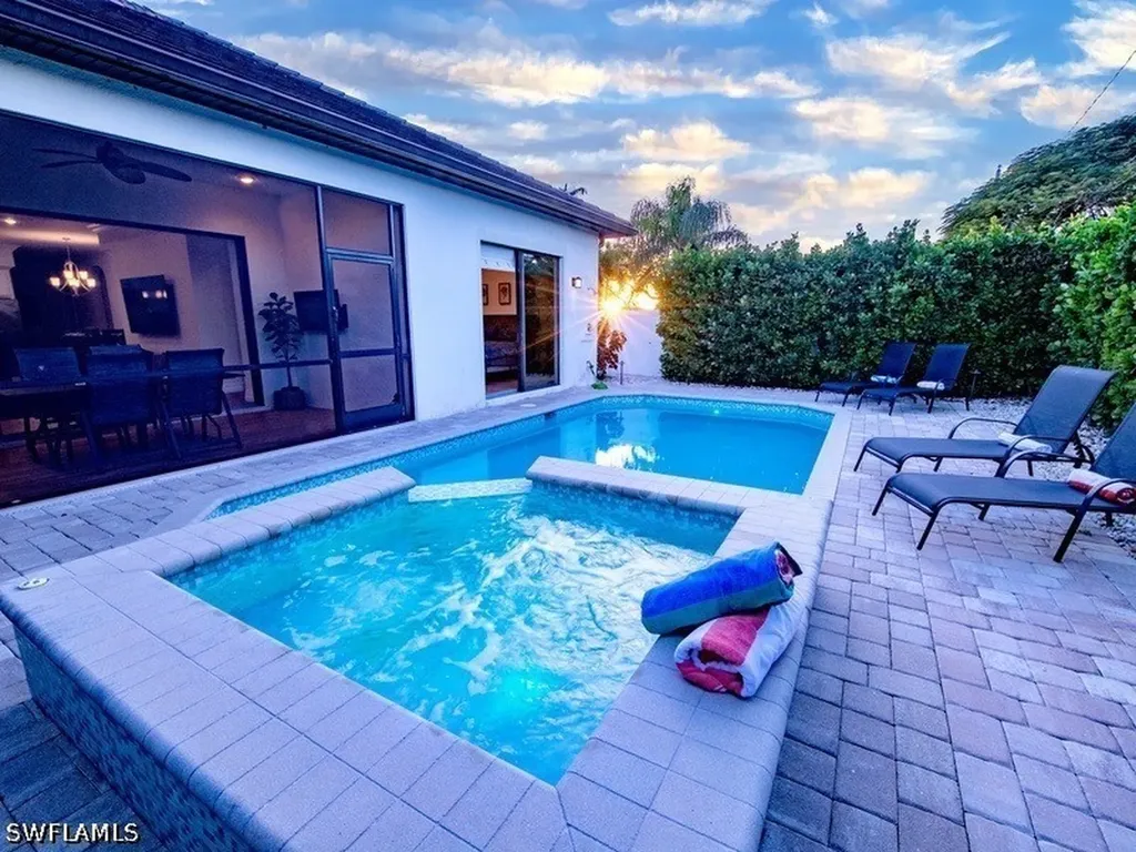 631 100th Avenue N Naples FL 34108