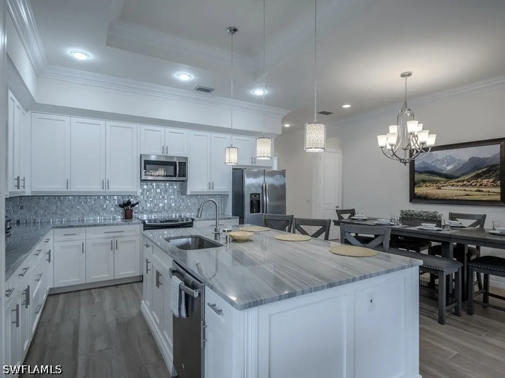 631 100th Avenue N Naples FL 34108