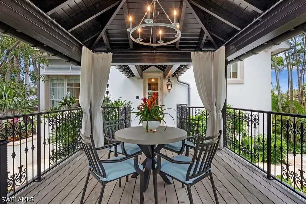 3675 Gordon Drive Naples FL 34102