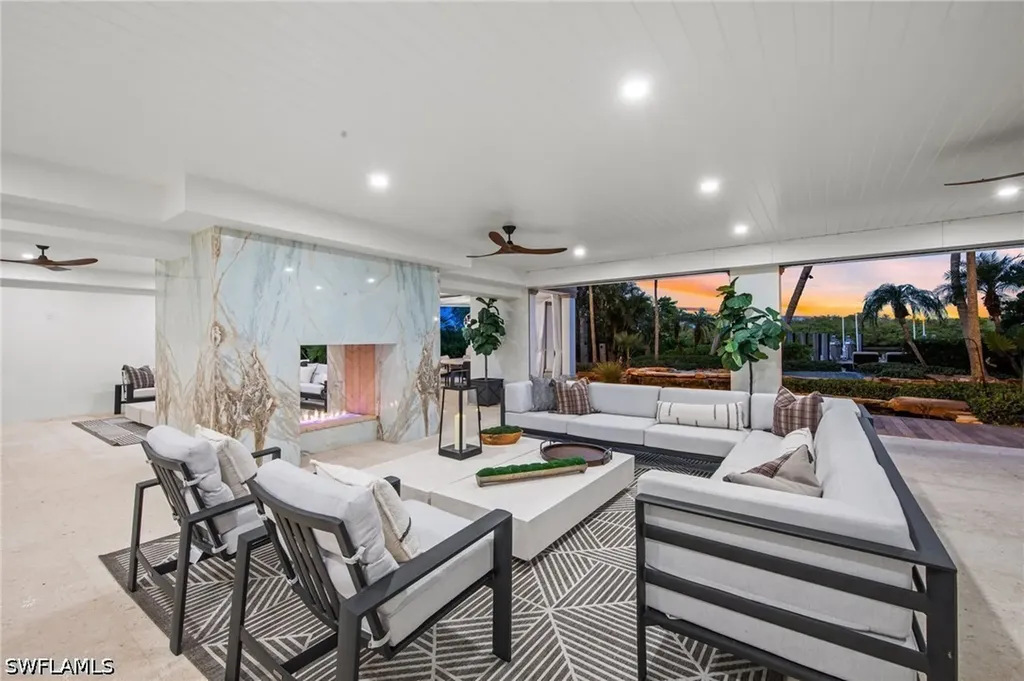 3675 Gordon Drive Naples FL 34102