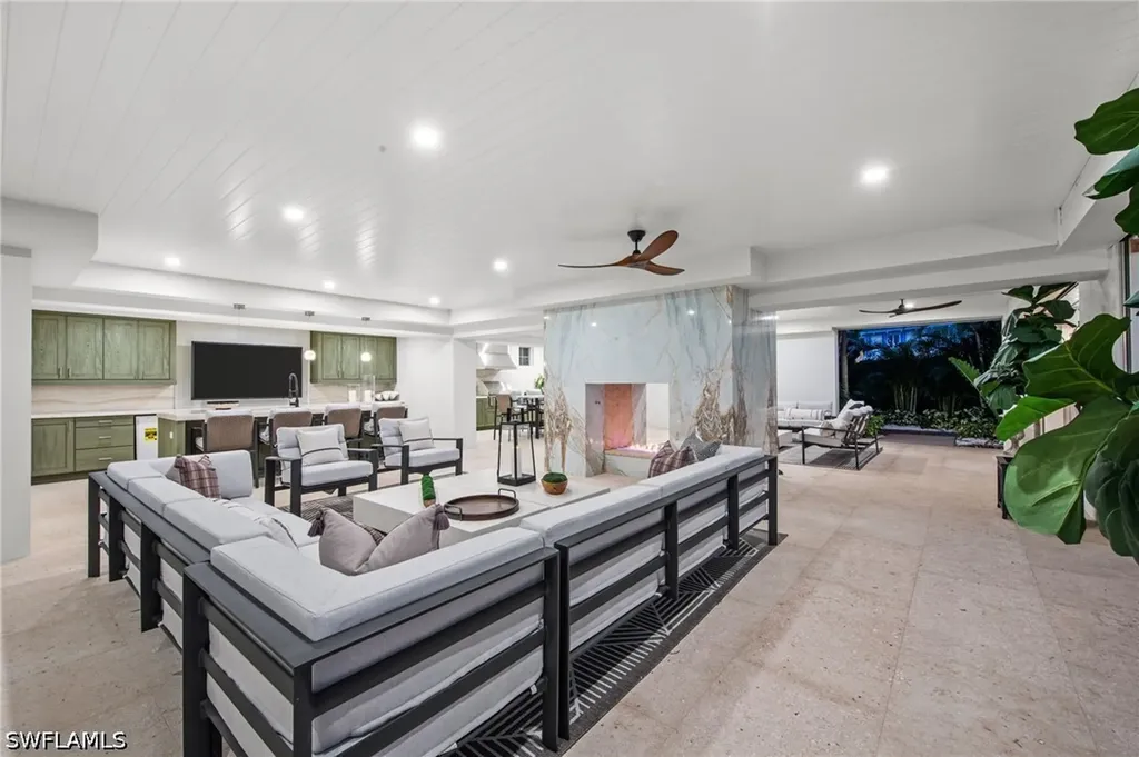 3675 Gordon Drive Naples FL 34102