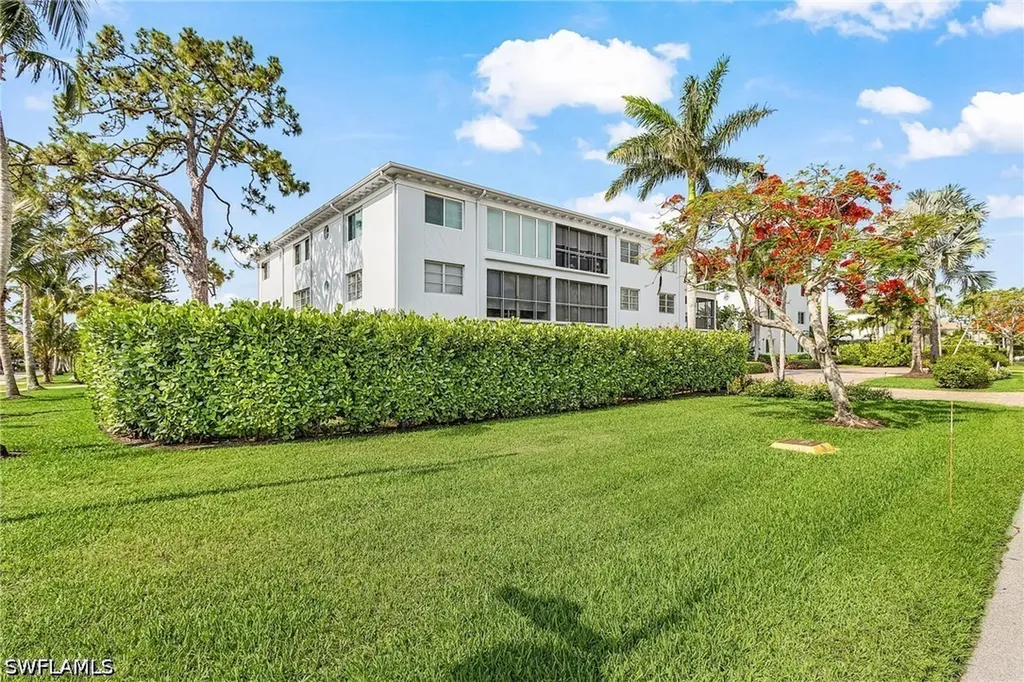 280 2nd Avenue S Naples FL 34102
