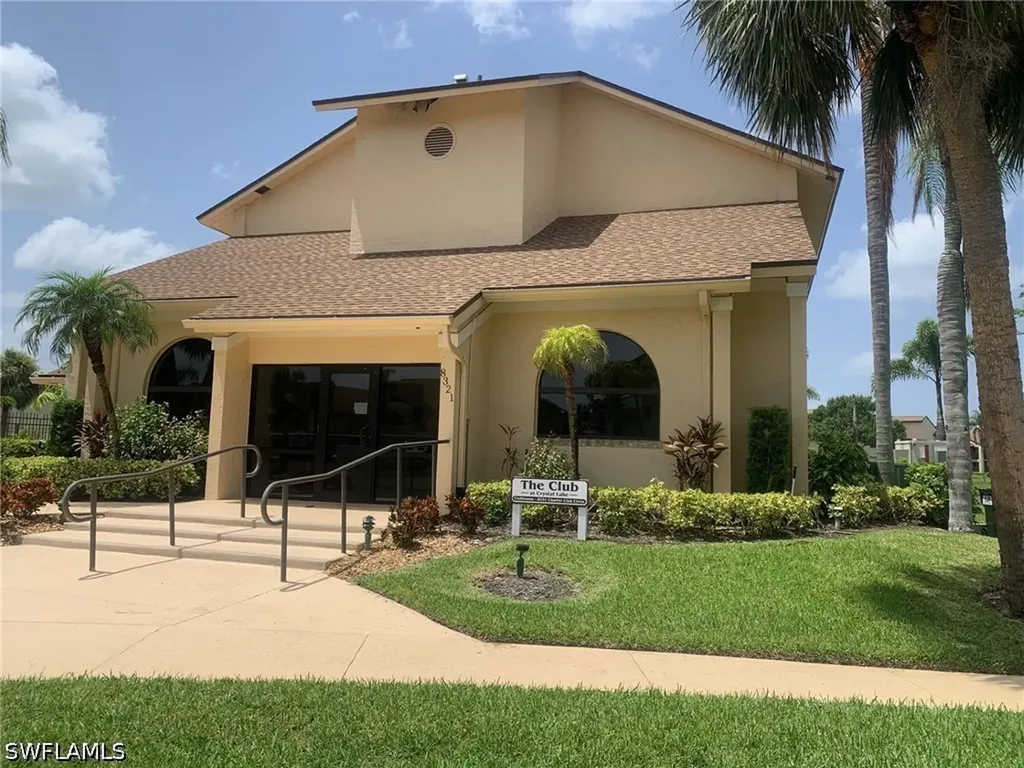 8715 Charter Club Circle Fort Myers FL 33919