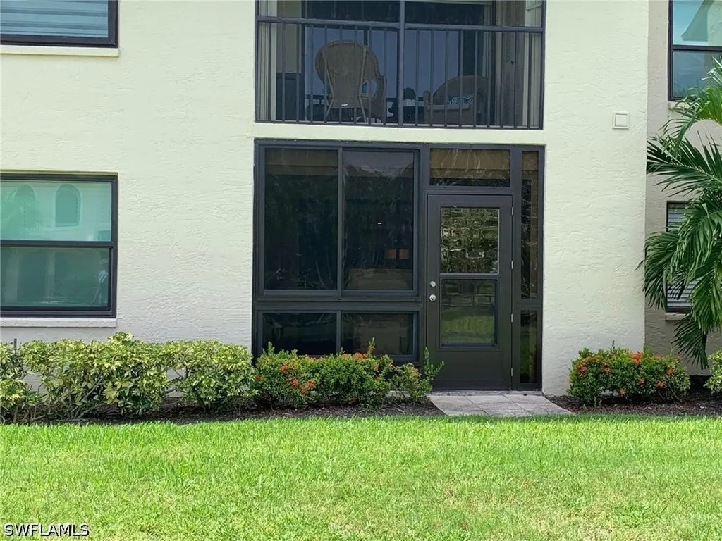 8715 Charter Club Circle Fort Myers FL 33919