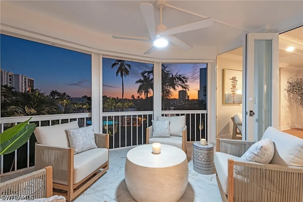 Naples FL, 400 Park Shore Drive, Unit 304