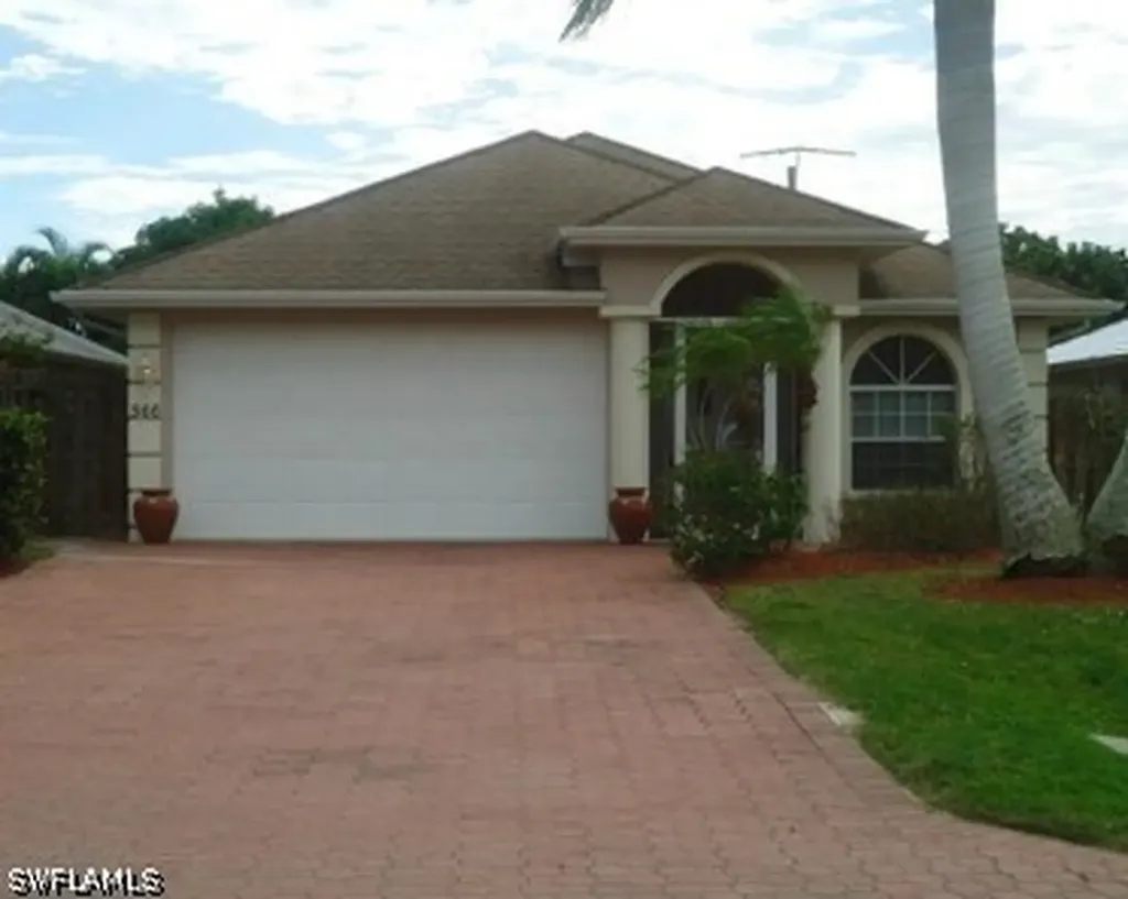 566 110th Avenue N Naples FL 34108