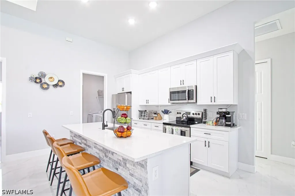 836 NE 6th Place Cape Coral FL 33909