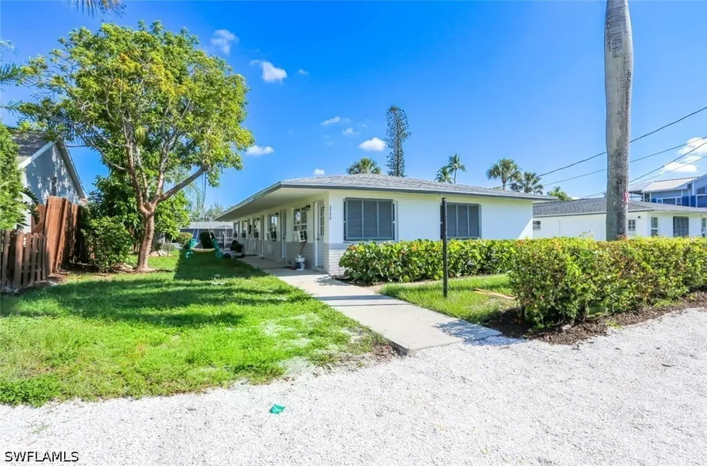 2777 Shoreview Drive Naples FL 34112