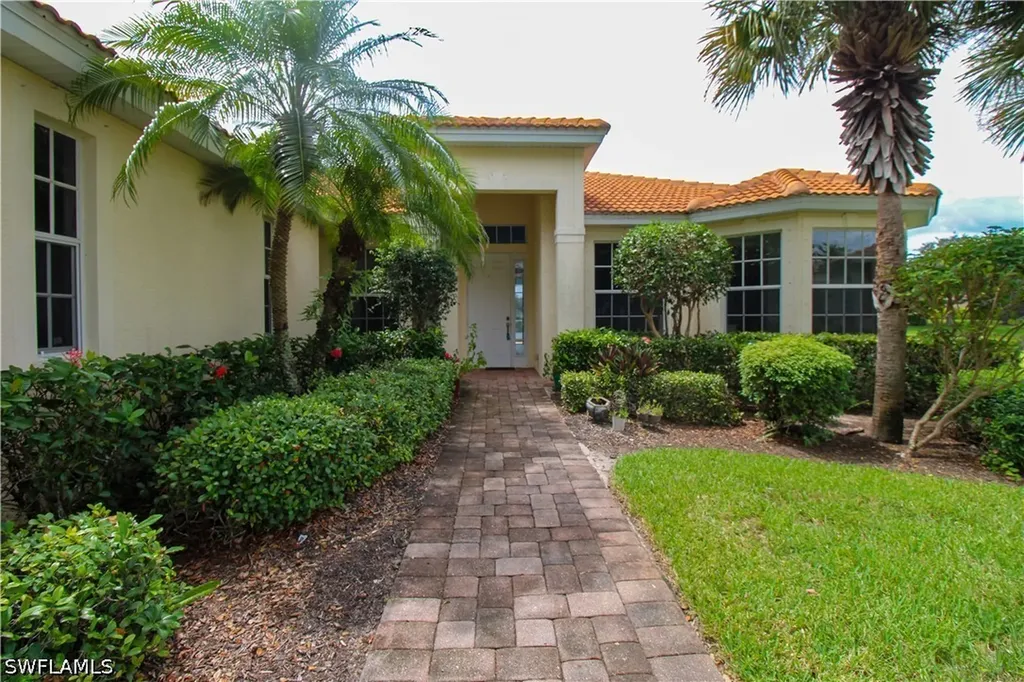3927 Aurora Court Naples FL 34116
