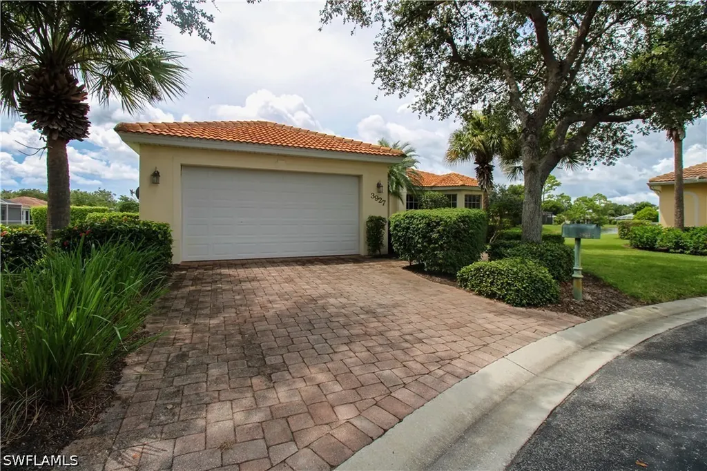 3927 Aurora Court Naples FL 34116