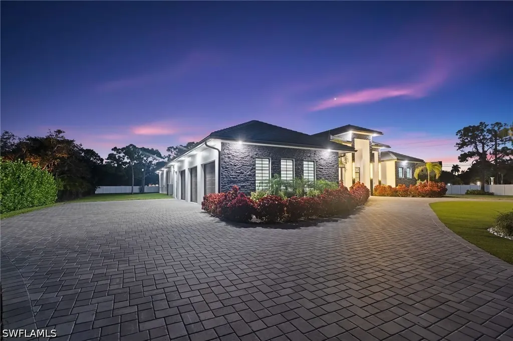 10 Caribbean Road Naples FL 34108