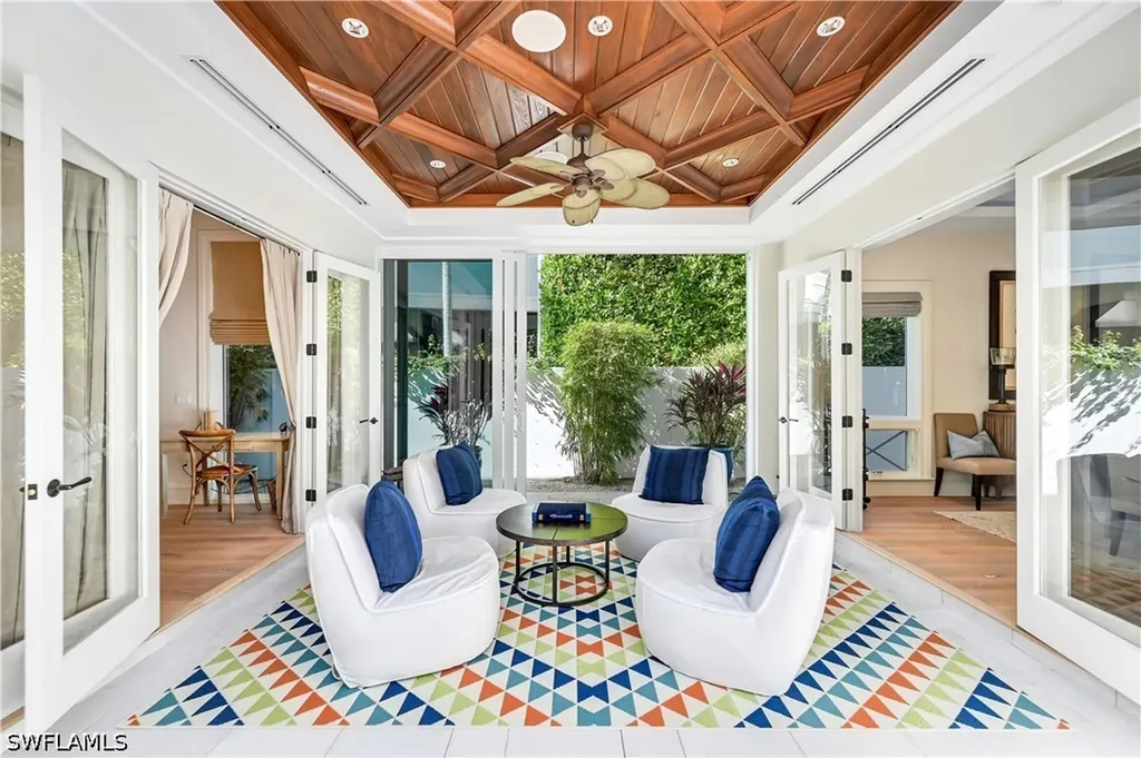 42 6th Street S Naples FL 34102