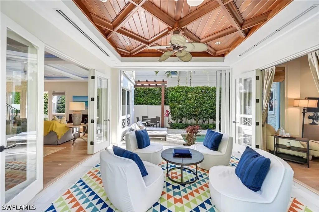 42 6th Street S Naples FL 34102