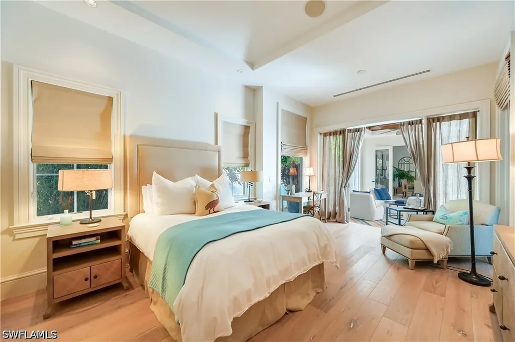 42 6th Street S Naples FL 34102