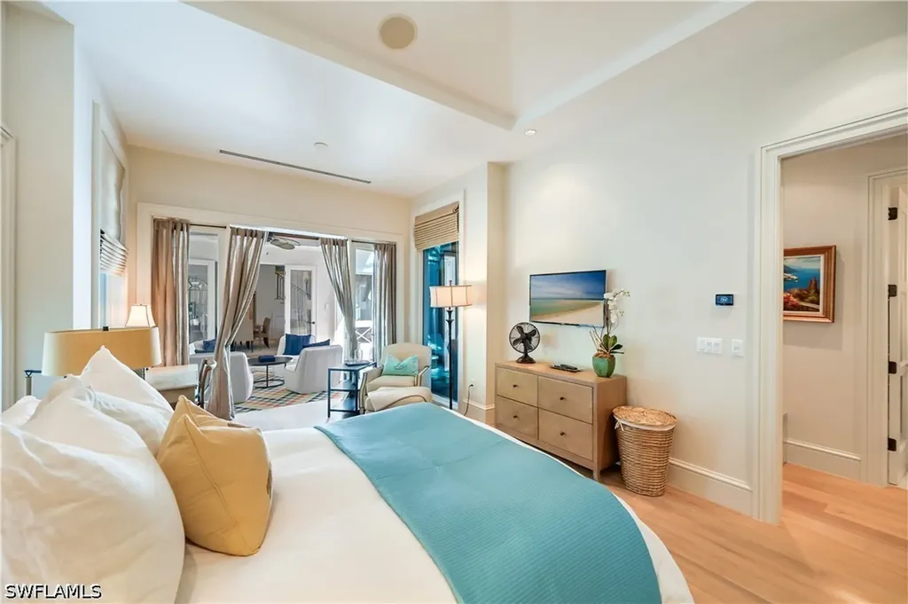 42 6th Street S Naples FL 34102
