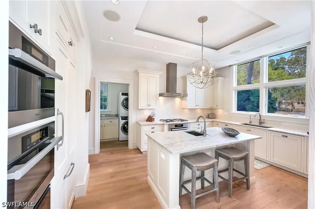 42 6th Street S Naples FL 34102