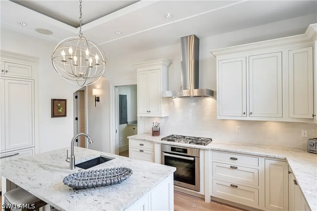 42 6th Street S Naples FL 34102