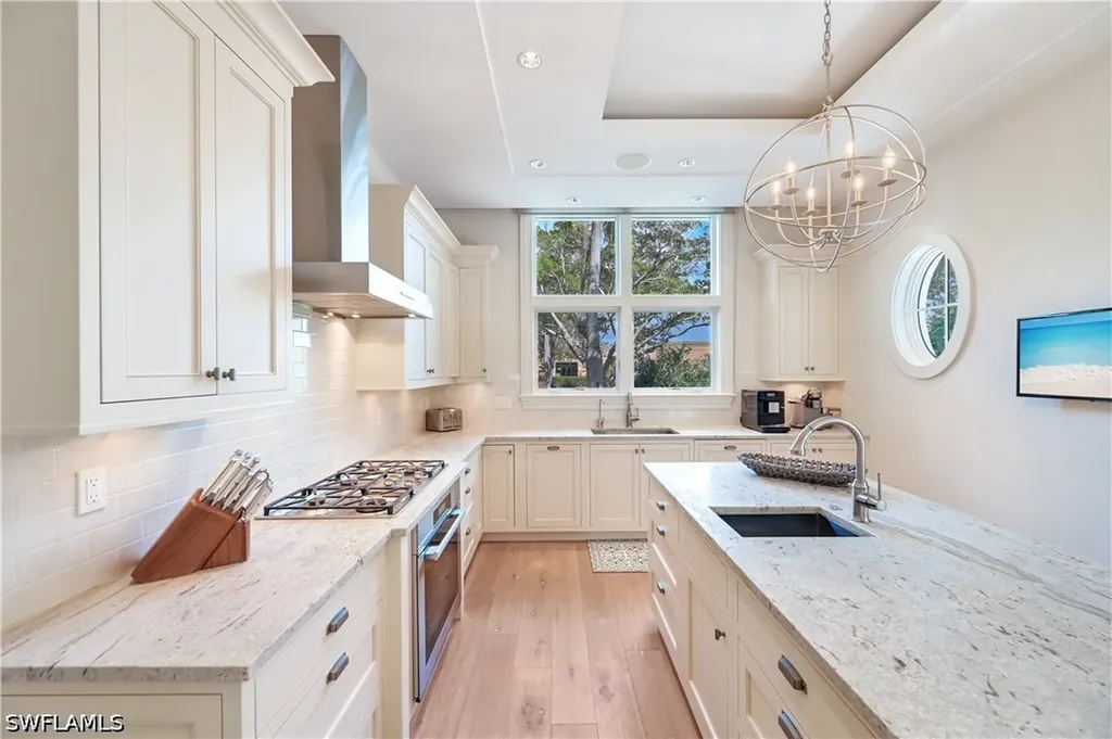 42 6th Street S Naples FL 34102