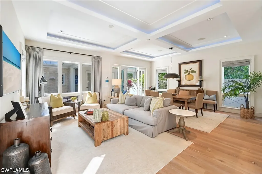 42 6th Street S Naples FL 34102