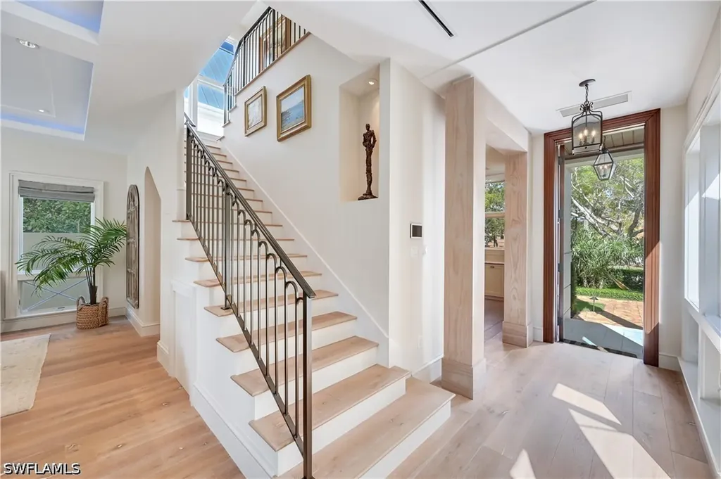 42 6th Street S Naples FL 34102