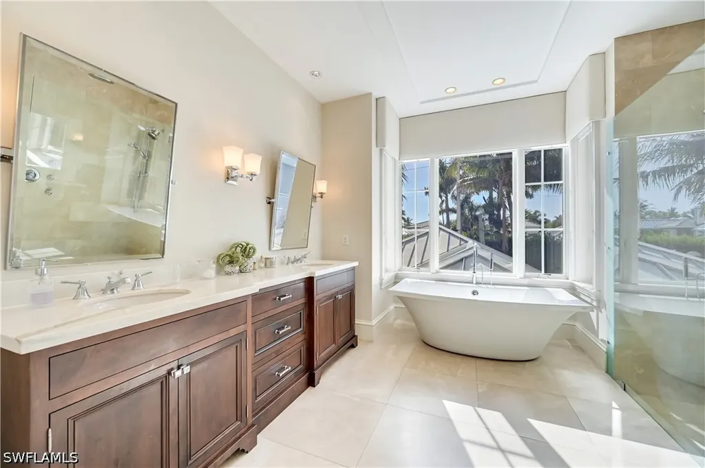 42 6th Street S Naples FL 34102