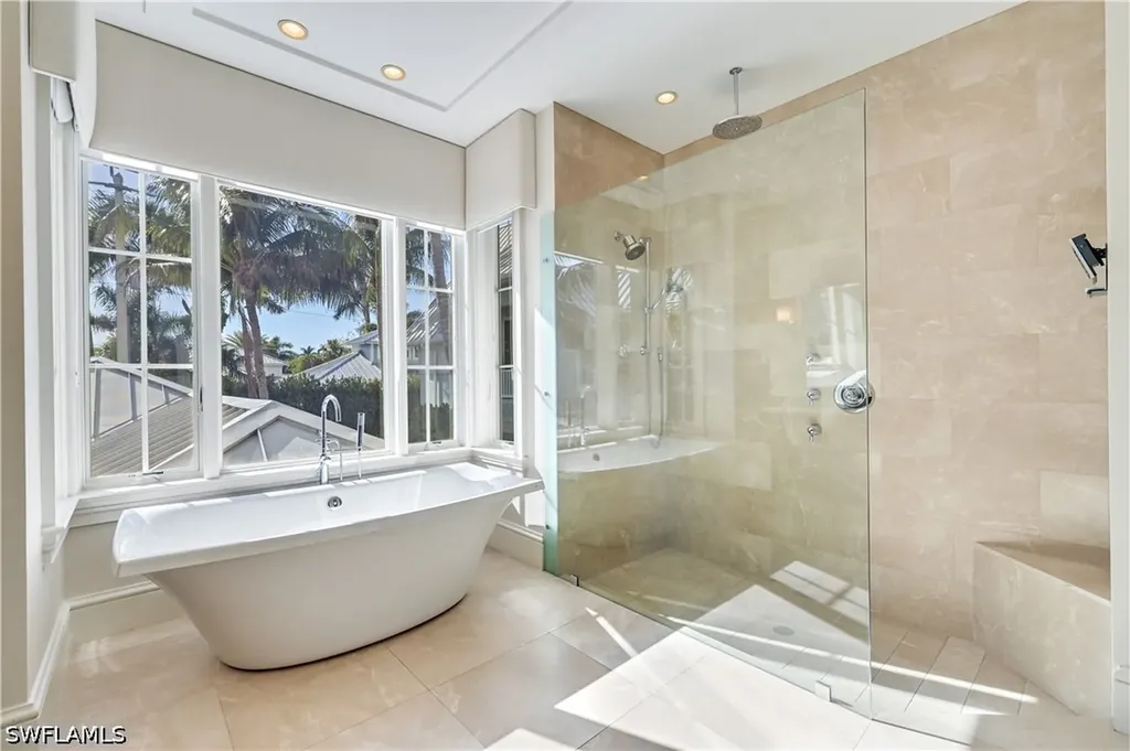 42 6th Street S Naples FL 34102