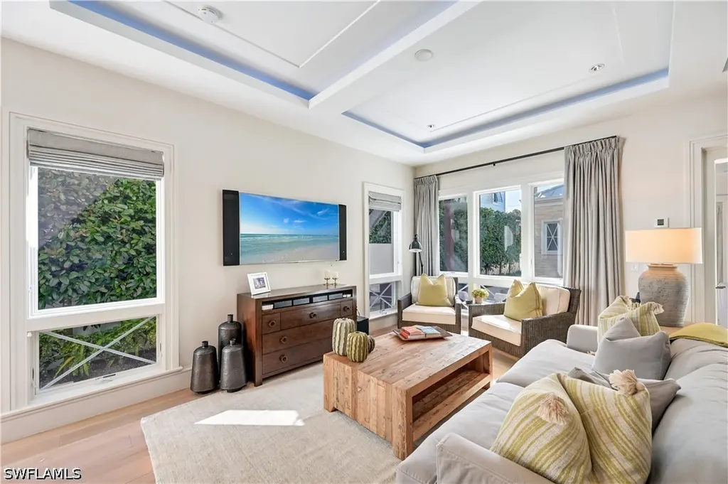 42 6th Street S Naples FL 34102