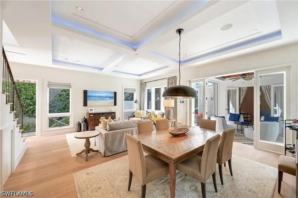 42 6th Street S Naples FL 34102